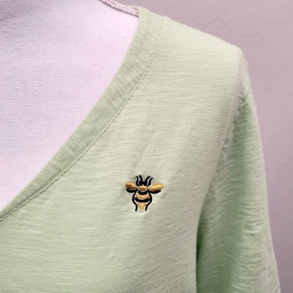 Chico's T-Shirt Women's 2, Large Green Bumble Bee V-Neck Short Sleeve High Low - Picture 6 of 8